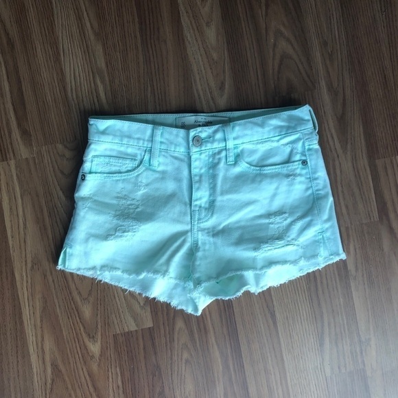 Abercrombie and Fitch  Distress Shorts Size 00 - Picture 4 of 16